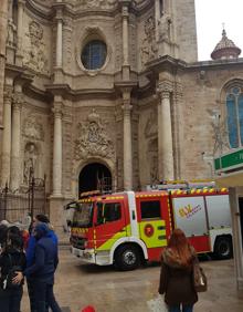 Imagen secundaria 2 - Un escape de gas obliga a cortar el entorno de la catedral de Valencia