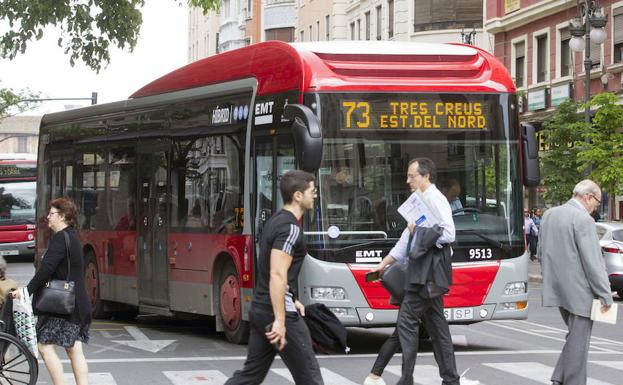 Un autobús de la línea 73.