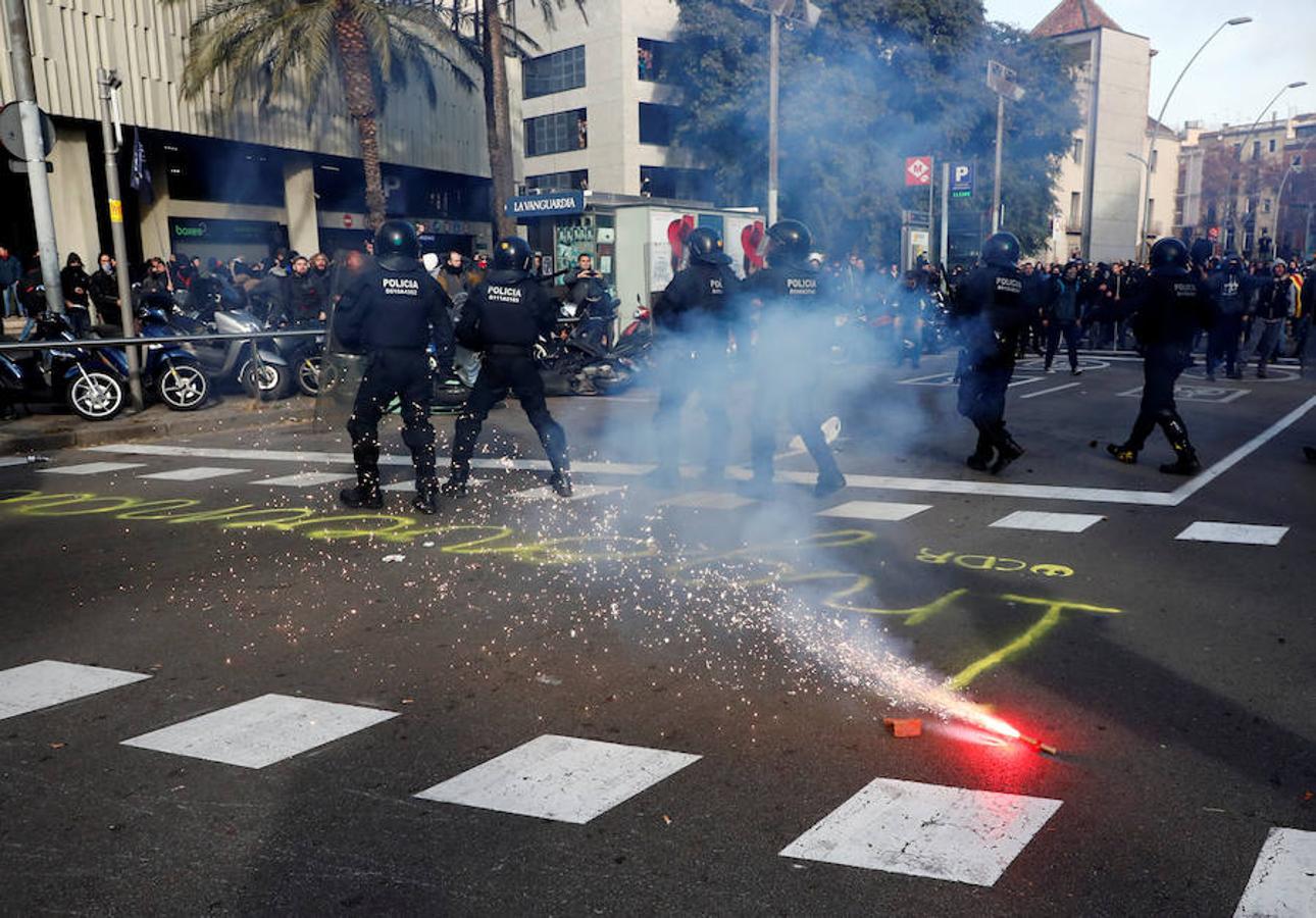 El presidente del Gobierno, Pedro Sánchez, preside este viernes el Consejo de Ministros en la Llotja de Mar de Barcelona. La ciudad condal vive una jornada de concentraciones y protestas de la mano de los CDR.