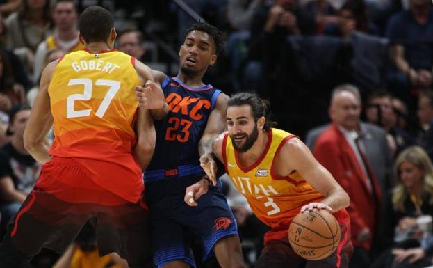 Ricky Rubio aprovecha un bloqueo de su compañero Gobert para entrar a canasta.