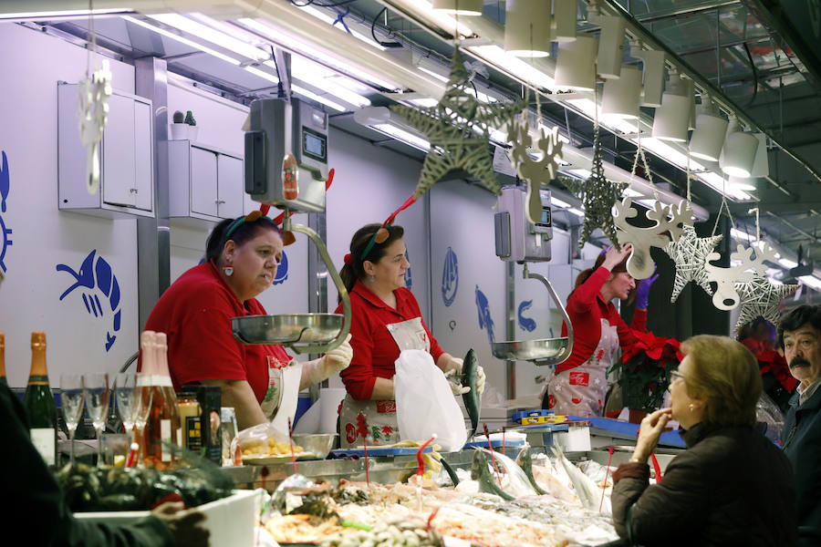 Fotos: La Navidad rescata los mercados de Valencia