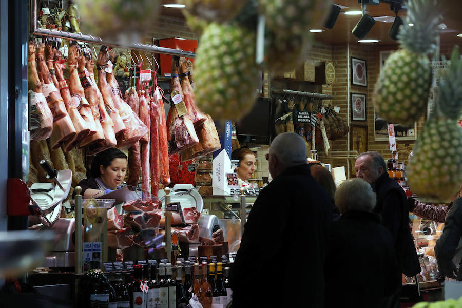 Fotos: La Navidad rescata los mercados de Valencia