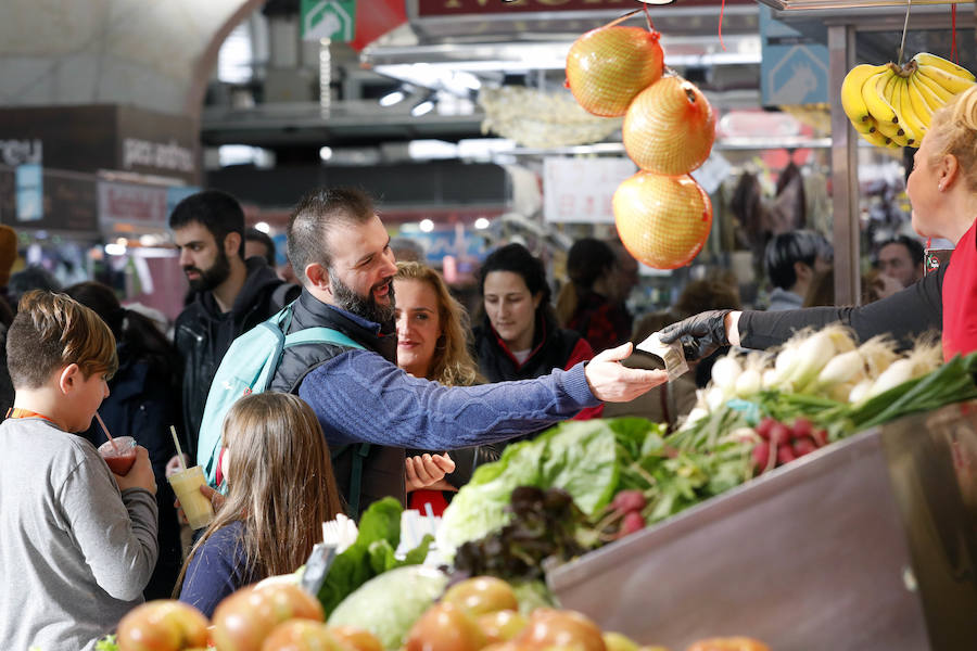 Fotos: La Navidad rescata los mercados de Valencia