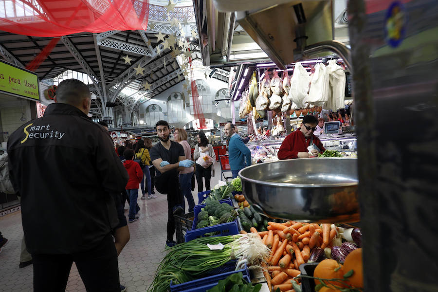 Fotos: La Navidad rescata los mercados de Valencia