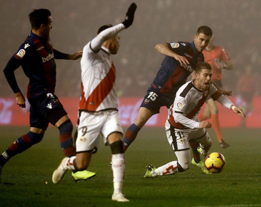 Estas son las imágenes que deja el partido de la jornada 17 de LaLiga en Vallecas