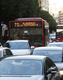Imagen secundaria 2 - Los primeros cortes de tráfico colapsan el centro y congestionan los accesos a Valencia