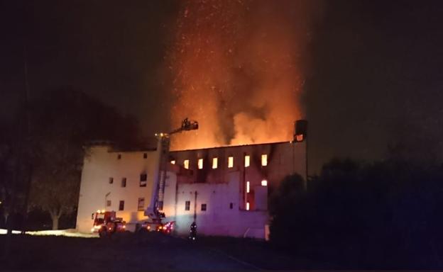 Espectacular imagen del incendio en Paterna. 