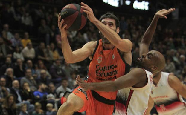 El Valencia Basket despierta a tiempo y barre a triples al Zaragoza