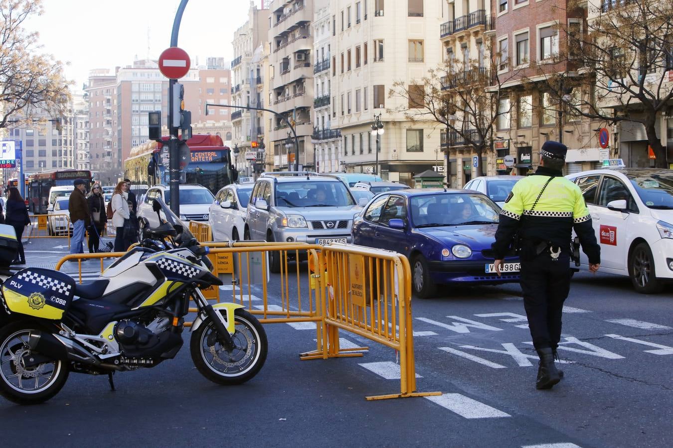 Las compras para la cena de fin de año y la comida de bienvenida a 2019 saturan el centro de la ciudad durante este lunes