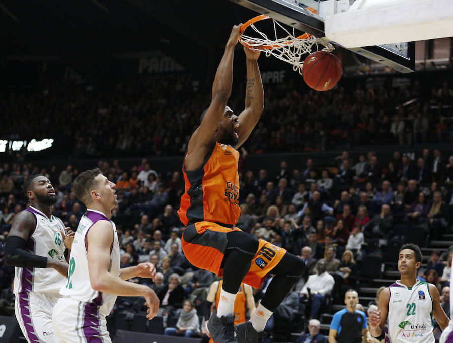 Estas son las imágenes que deja el primer partido del Top16 de EuroCup en la Fonteta. La victoria ha sido para el conjunto taronja por 85-74