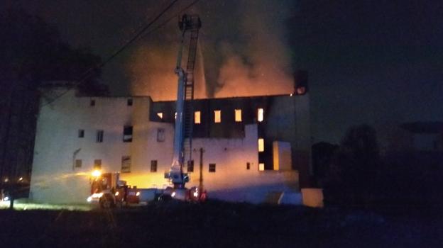 El Molí del Martinet de Paterna, durante el incendio. 