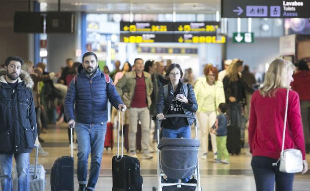 Desde el aeropuerto de Manises (Valencia) existen varias opciones por menos de 30 euros para viajar fuera de España. 