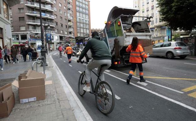 Carril bici en la calle Colón de Valencia.