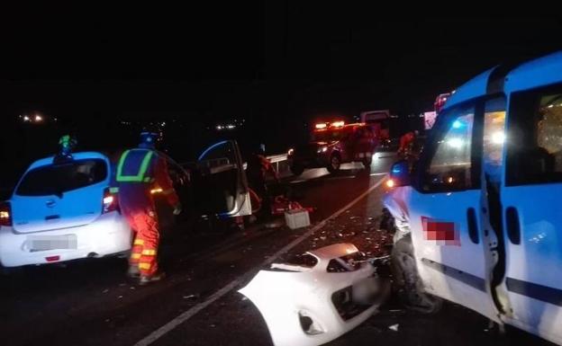 Imágenes del accidente entre los dos vehículos en el término de Rotglà y Corberà. 