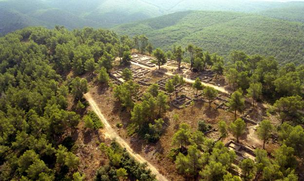 Imagen aérea del poblado ibero de la Bastida de les Alcusses. 