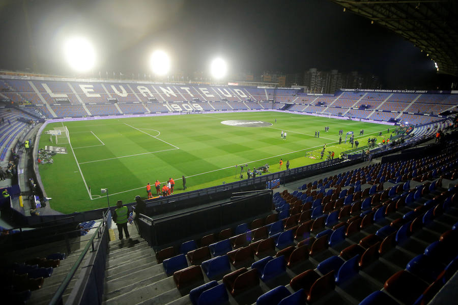 Estas son las imágenes que deja el partido de ida de octavos en el Ciutat de València