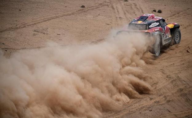 Stephane Peterhansel y el copiloto David Castera, en carrera. 