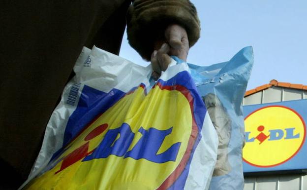 La cadena de supermercados de Lidl ya no vende en sus cajas bolsas de plástico. 