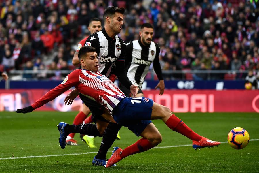 El partido de la jornada 19 de LaLiga en el Wanda Metropolitano deja estas imágenes de las mejores jugadas