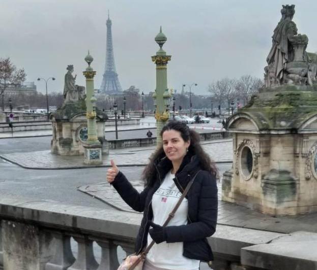 Laura posa en París, el día anterior a su muerte.