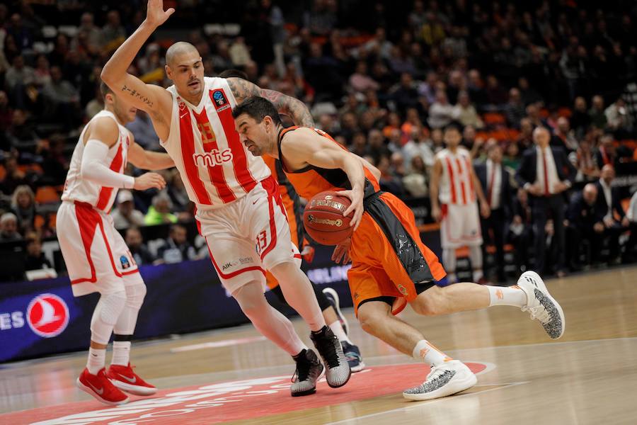 Imágenes de una nueva victoria del conjunto taronja en la Fonteta. Choque correspondiente a la jornada tres del Top16 de EuroCup.