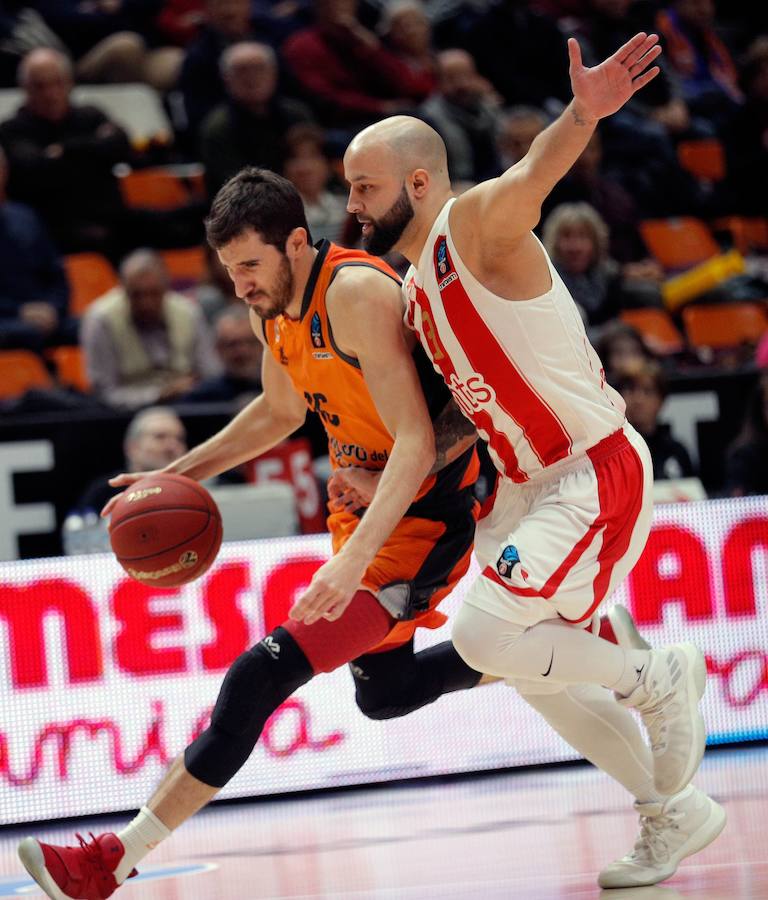 Imágenes de una nueva victoria del conjunto taronja en la Fonteta. Choque correspondiente a la jornada tres del Top16 de EuroCup.