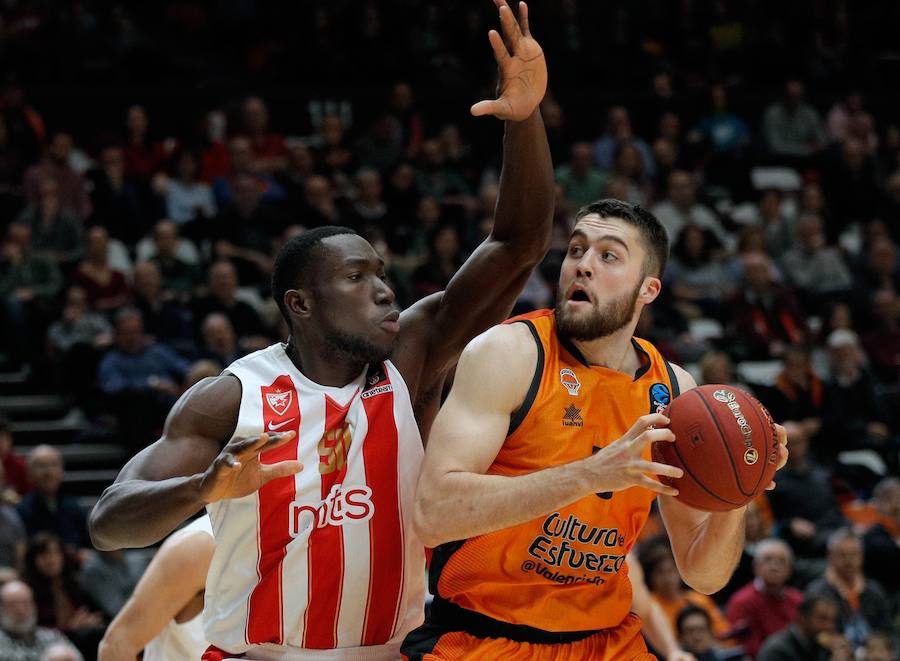 Imágenes de una nueva victoria del conjunto taronja en la Fonteta. Choque correspondiente a la jornada tres del Top16 de EuroCup.