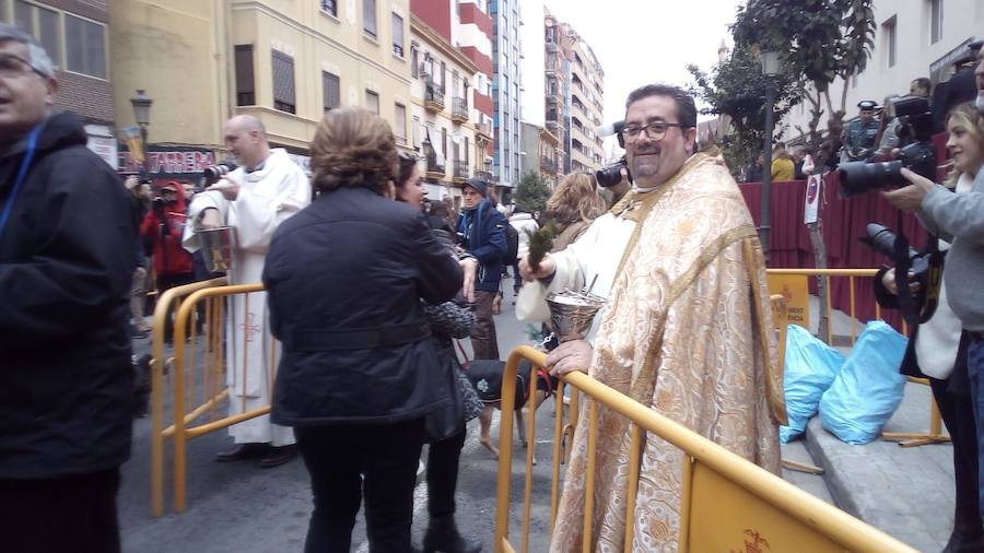 La calle Sagunto acoge un año más el tradicional acto que reúne a decenas especies de animales