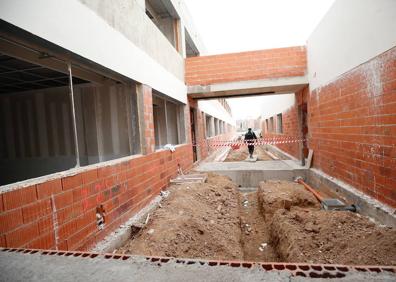 Imagen secundaria 1 - El último colegio con barracones de Valencia empieza a ver la luz al final del túnel