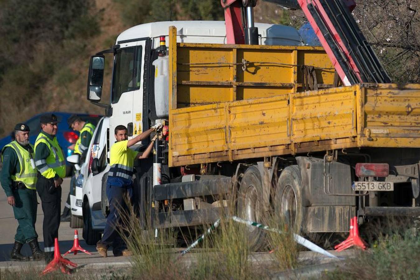 La búsqueda del pequeño Julen, desaparecido el pasado domingo después de precipitarse en un pozo en Málaga, ha superado ya las cien horas de complicados trabajos que todavía no han dado sus frutos. Desde la desaparición, los padres prosiguen con angustia la búsqueda del menor. El padre, José Rocío, es un feriante en paro, y la madre, Victoria María García, es empleada en una cadena de hamburgueserías y residen en la popular barriada de El Palo, en Málaga capital.