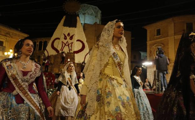 Dos hermanos falleros componen la primera canción para acompañar la Ofrenda a la Virgen de los Desamparados