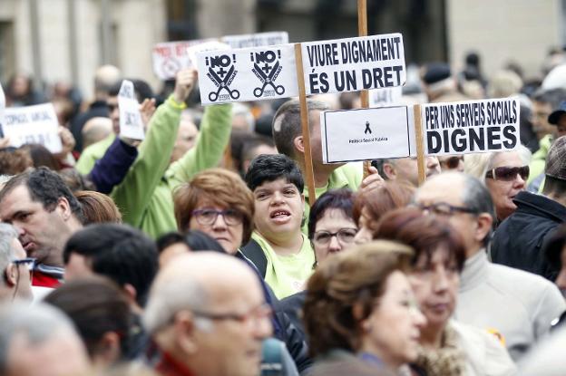 Usuarios de centros, durante una protesta, en una imagen de archivo. 