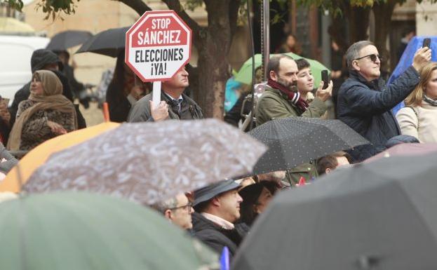 La lluvia ha hecho acto de presencia durante el acto de España Ciudadana en Valencia.