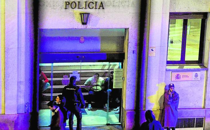 Algunos de los detenidos de la operación en Murcia, ya en sede policial.