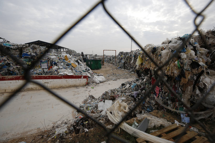 Fotos: Fotos de la planta que almacena 43.000 toneladas de residuos en Utiel