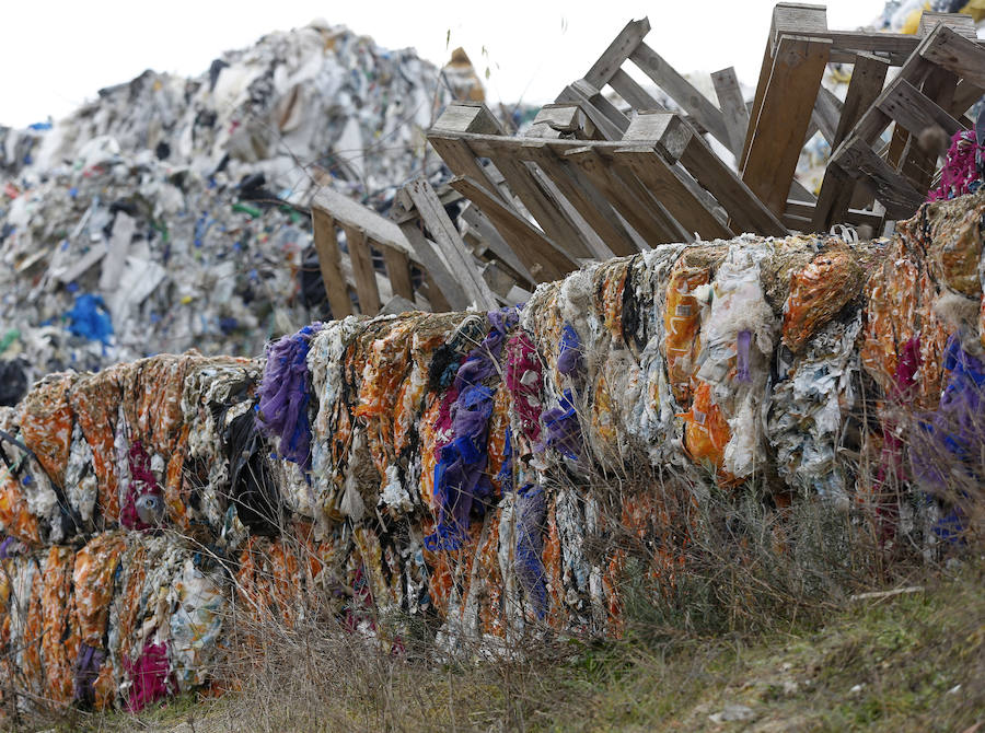 Fotos: Fotos de la planta que almacena 43.000 toneladas de residuos en Utiel