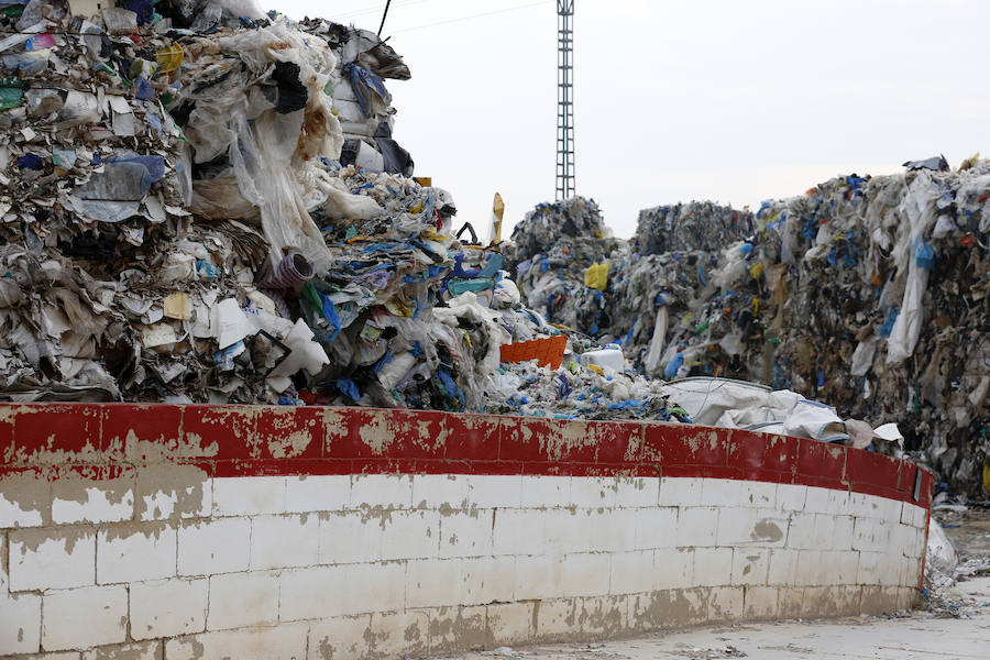 Fotos: Fotos de la planta que almacena 43.000 toneladas de residuos en Utiel