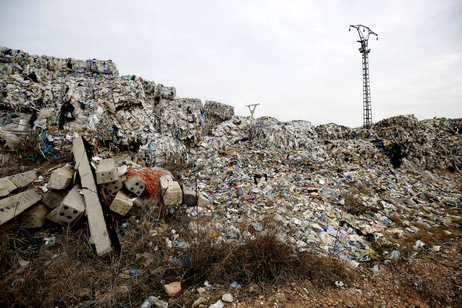 Fotos: Fotos de la planta que almacena 43.000 toneladas de residuos en Utiel