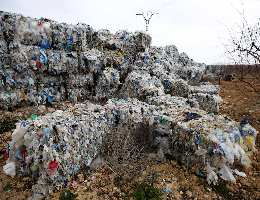 Fotos: Fotos de la planta que almacena 43.000 toneladas de residuos en Utiel