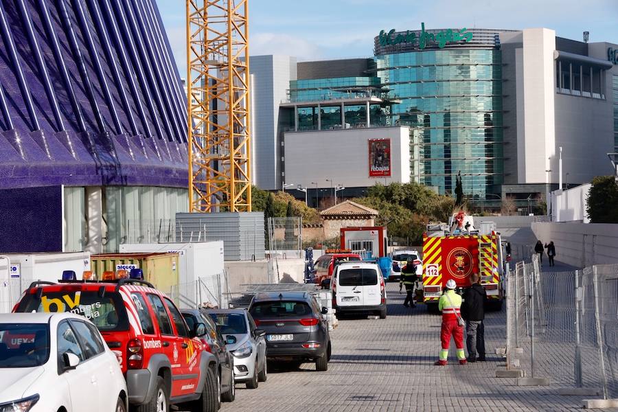 Un trabajador resulta herido mientras limpiaba unos cristales a 60 metros de altura