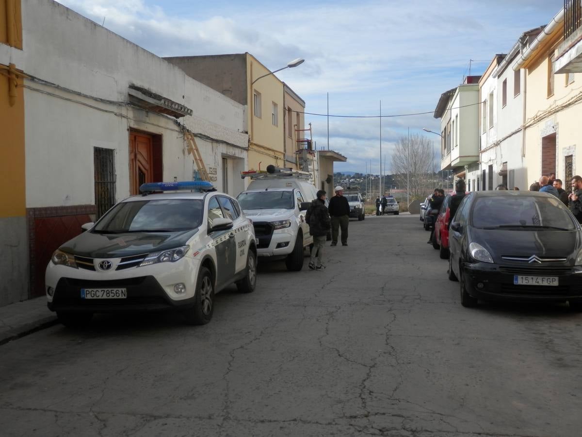 La Guardia Civil ha dado un golpe a un epicentro de la marihuana en Valencia. UNa operación en Alberic se ha saldado con el desmantelamiento de una quincena de plantaciones en viviendas, la detención de una veintena de personas y la eliminación de hasta 44 enganches ilegales de luz.