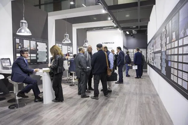 Visitantes en la última edición de Cevisama en Feria Valencia. 