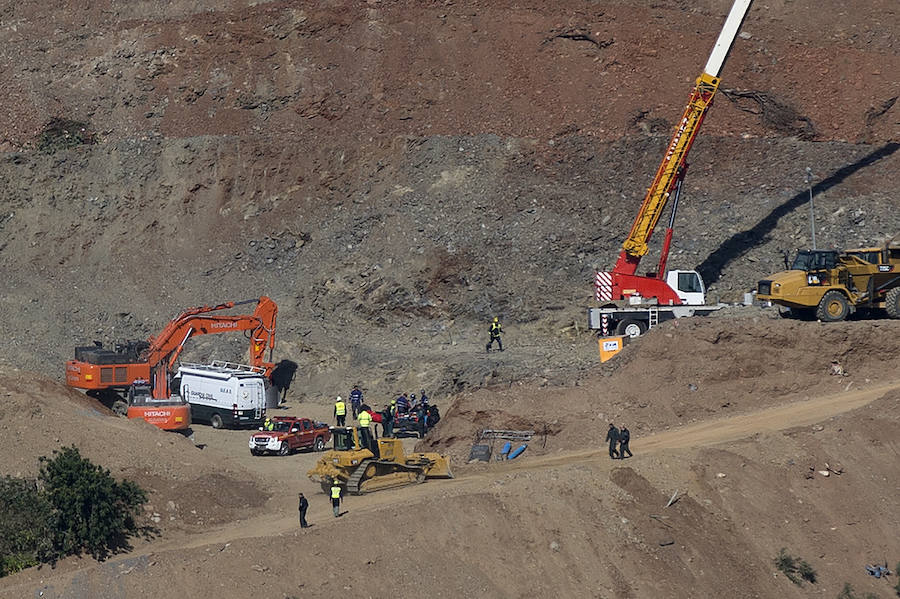 Tras 12 días de intensa búsqueda, el agónico rescate del pequeño Julen ha terminado con el peor de los desenlaces posibles. El niño, de dos años y medio ha sido encontrado muerto después de que los mineros conectaran la galería vertical construida durante la última semana con el pozo al que cayó el pequeño