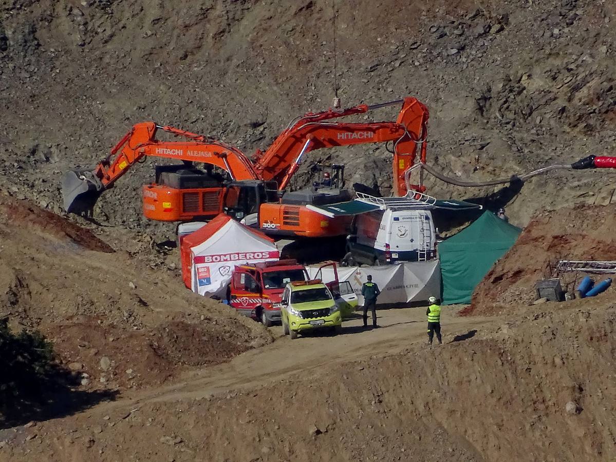 Tras 12 días de intensa búsqueda, el agónico rescate del pequeño Julen ha terminado con el peor de los desenlaces posibles. El niño, de dos años y medio ha sido encontrado muerto después de que los mineros conectaran la galería vertical construida durante la última semana con el pozo al que cayó el pequeño