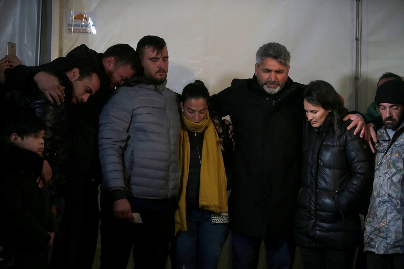 Tras 12 días de intensa búsqueda, el agónico rescate del pequeño Julen ha terminado con el peor de los desenlaces posibles. El niño, de dos años y medio ha sido encontrado muerto después de que los mineros conectaran la galería vertical construida durante la última semana con el pozo al que cayó el pequeño