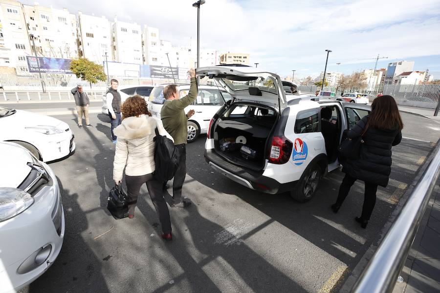 Fotos: Los taxis esperan en la estacion Joaquin Sorolla