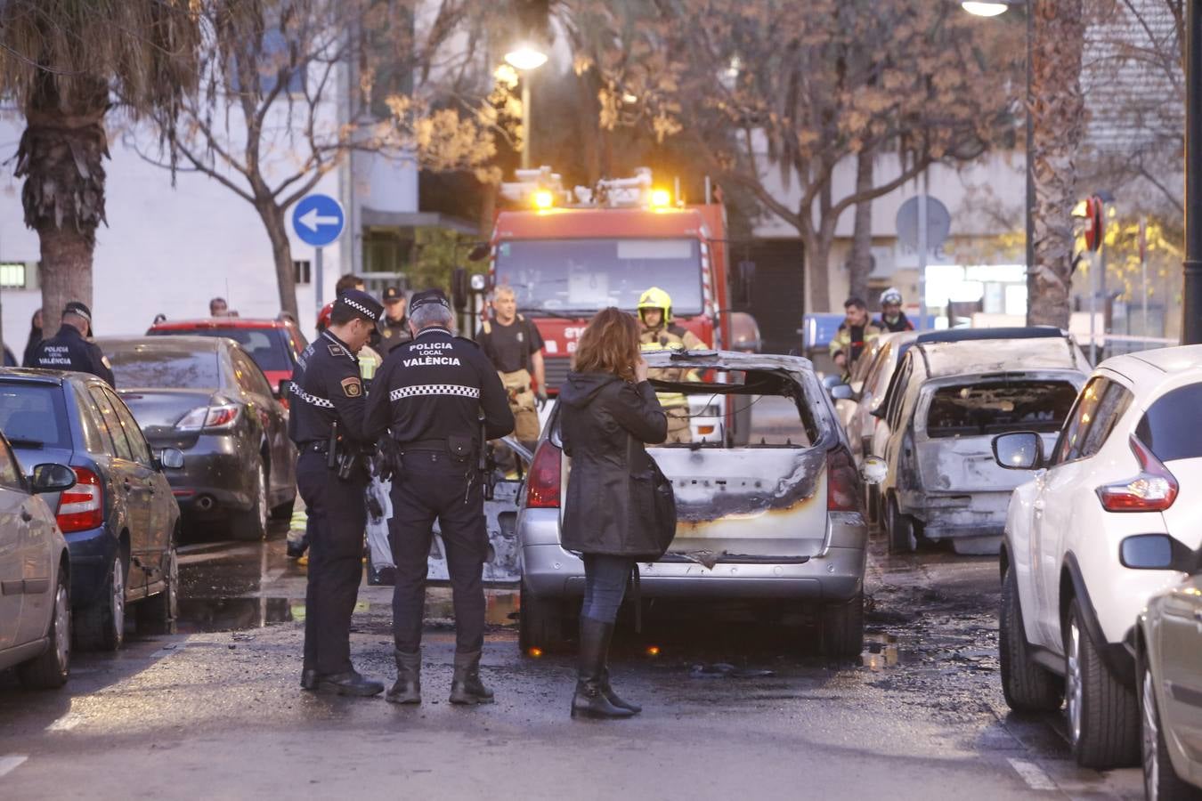 Fotos: Arden tres coches en el barrio de Campanar de Valencia