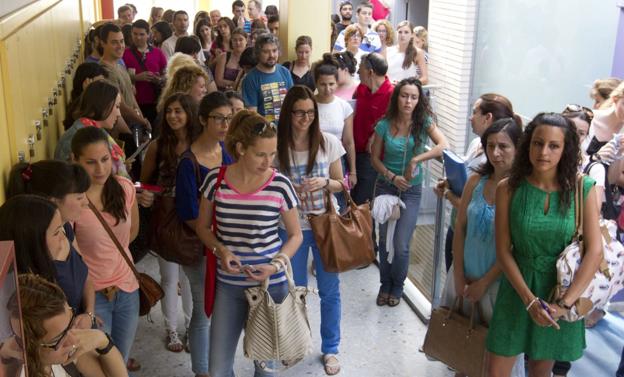 Aspirantes a una oposición docente convocada en 2013. 