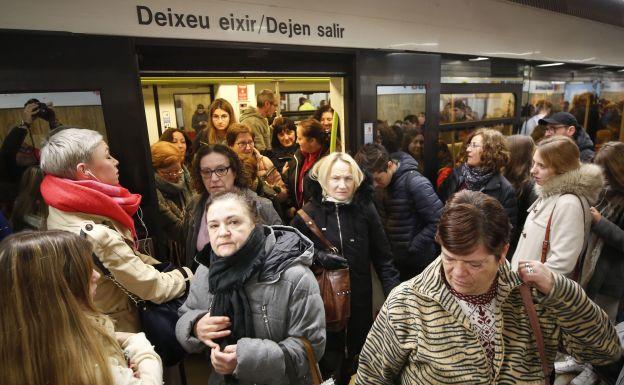 Colapso en una estación de Metrovalencia durante una jornada de huelga.