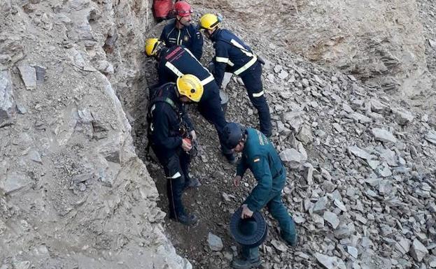 Miembros del equipo de rescate. 